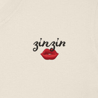 Broderie personnalisée texte + emoji sur t-shirt en coton bio, unisexe