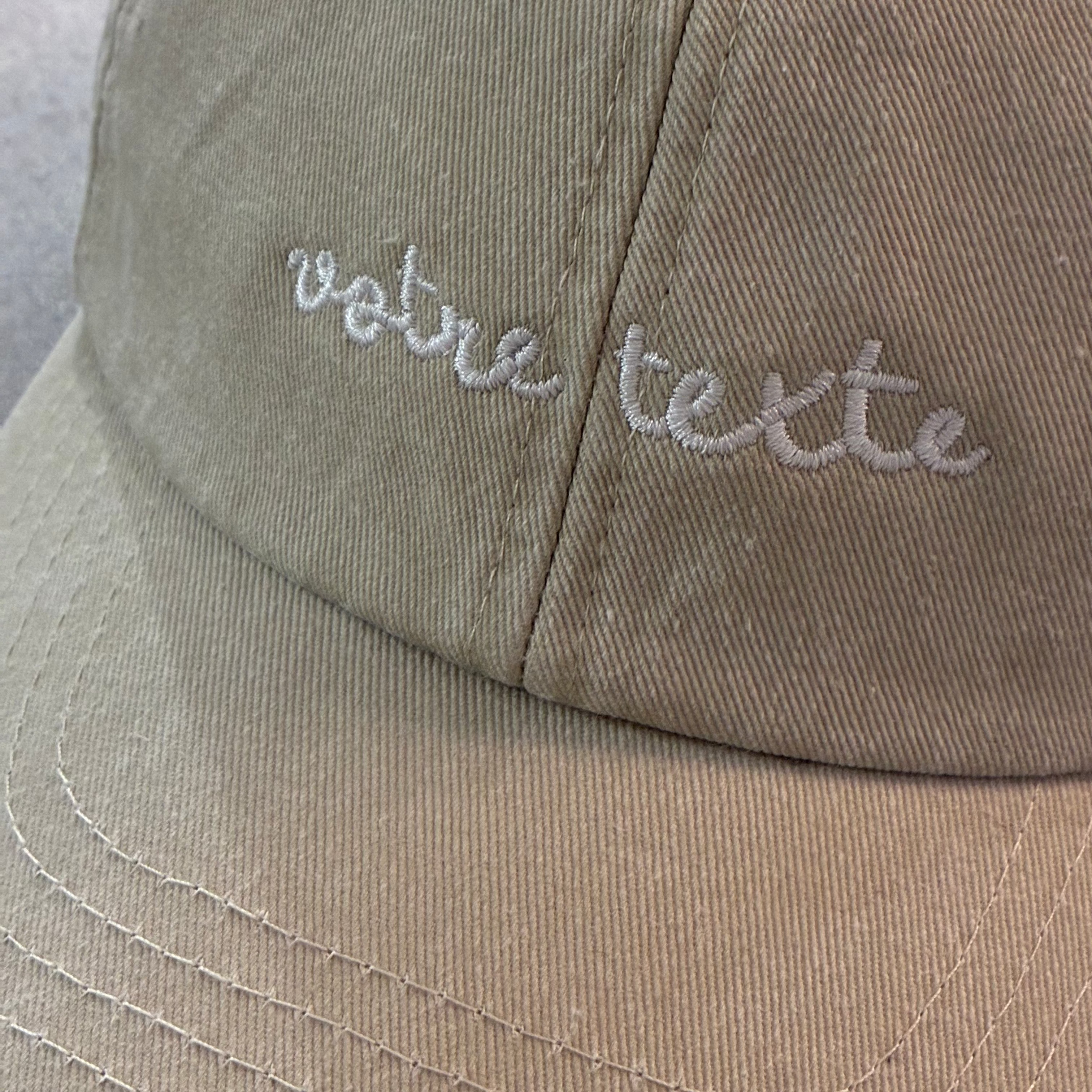 Broderie personnalisée sur casquette vintage