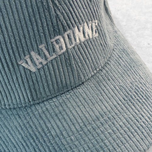 Broderie personnalisée sur casquette en velours