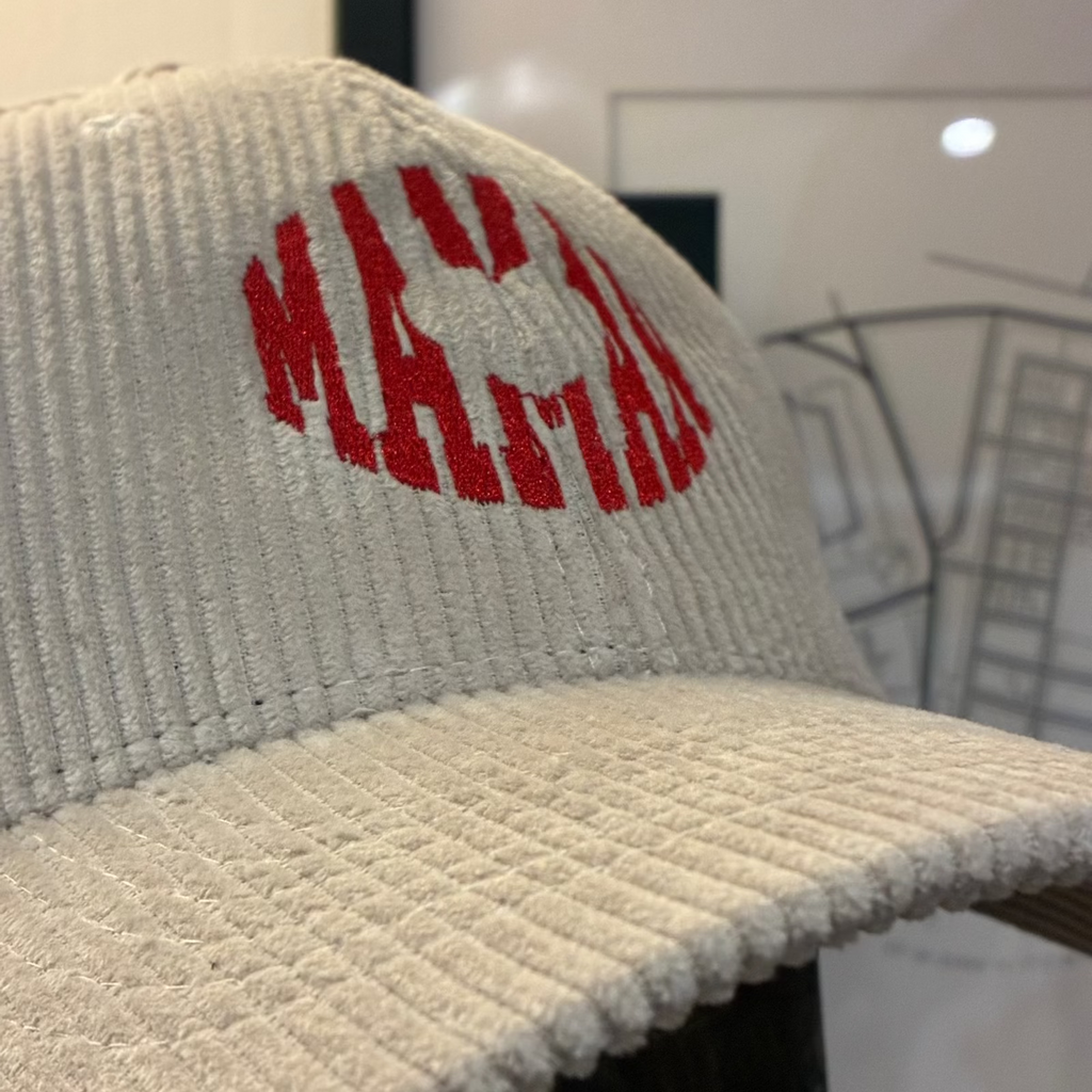 Broderie personnalisée "Maman" sur casquette en velours